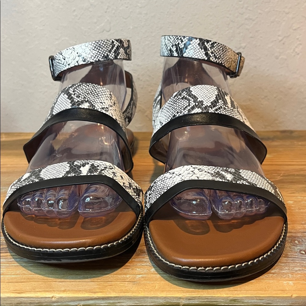 Naturalizer Kelsie White Black Snake Print Sandal - Size 7 - Picture 3 of 11